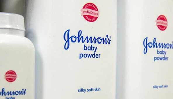 Johnson & Johnson dừng bán phấn rôm trẻ em có bột talc trên toàn cầu