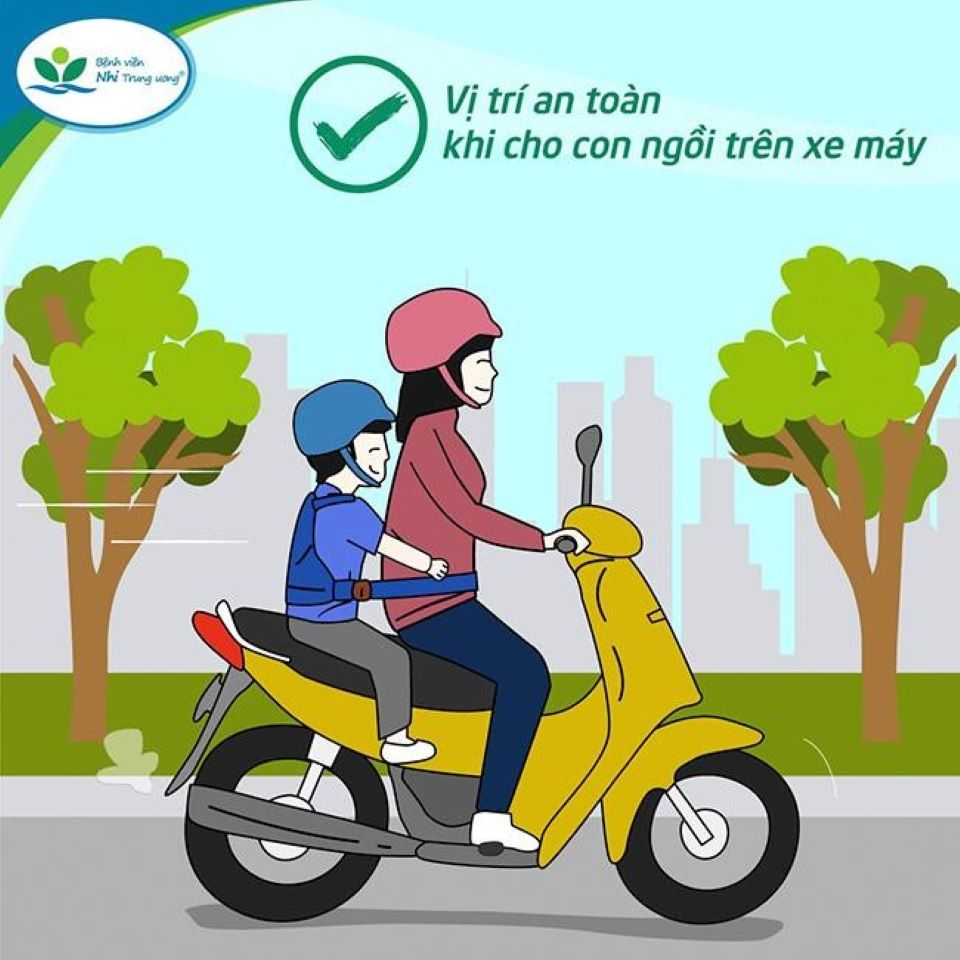 Hà Nội: Bé 4 tuổi vỡ xương sọ, nguy kịch do mẹ quên "tắt ga xe máy" khi dừng