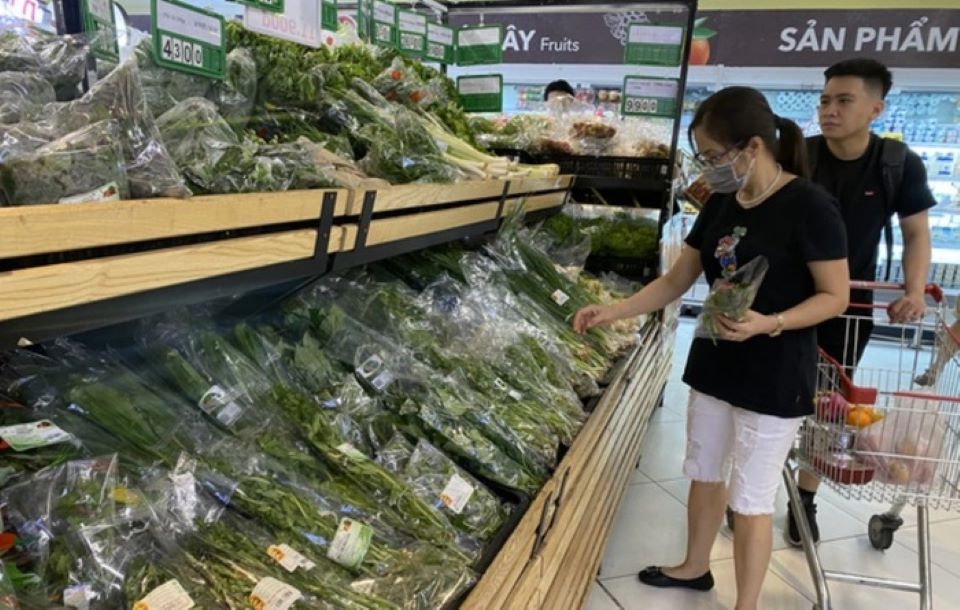Vụ rau dỏm ''biến hình'' vào siêu thị: Quản lý thị trường yêu cầu xử lý nghiêm