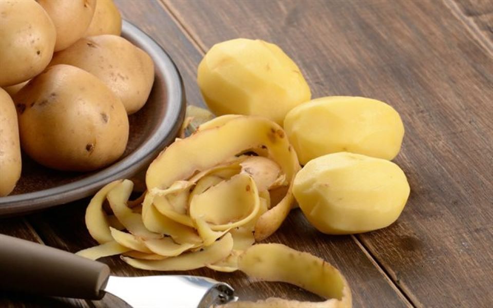 Lợi ích không ngờ của vỏ khoai tây với sức khỏe