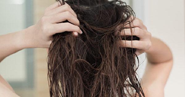 4 điều tuyệt đối không làm khi tóc bị ướt