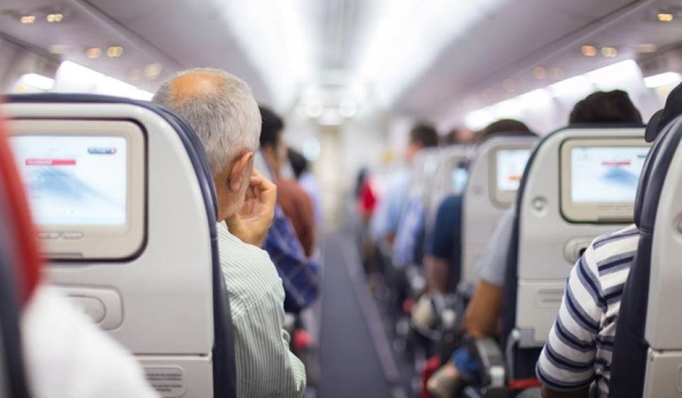 9 điều không nên làm khi đi máy bay, bạn nên biết