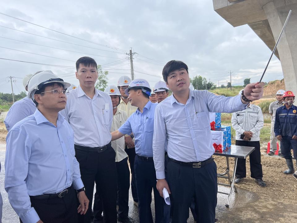 Bộ trưởng Nguyễn Văn Thắng chỉ đạo gì khi thị sát dự án cao tốc Dầu Giây - Phan Thiết?