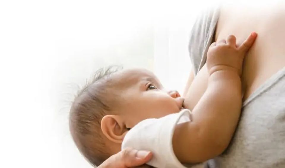 5 điều cần tránh khi nuôi con bằng sữa mẹ