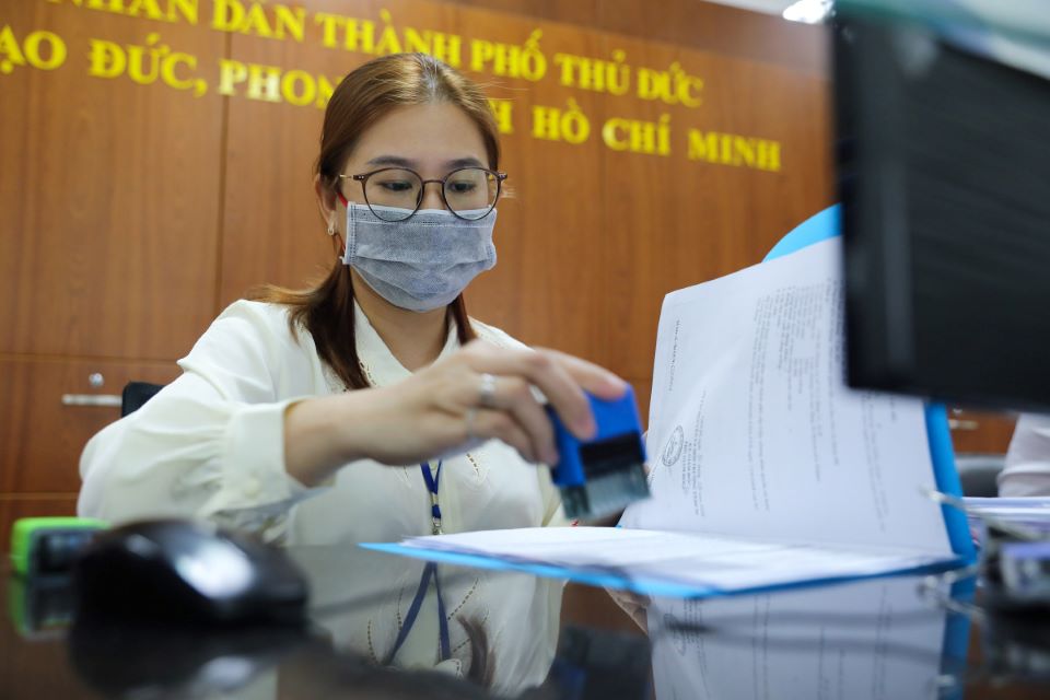 Từ ngày 1/12, Sở GD&ĐT TP Hồ Chí Minh cấm công chức, viên chức và người lao động tự ý đi nước ngoài