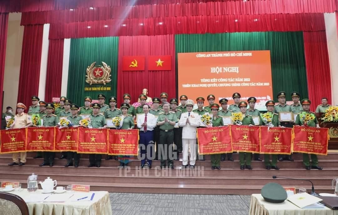 Công an TP Hồ Chí Minh: Nhiều cá nhân, tập thể được tặng thưởng những phần thưởng cao quý