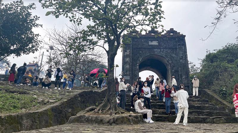 Du Xuân trên “cổng trời”