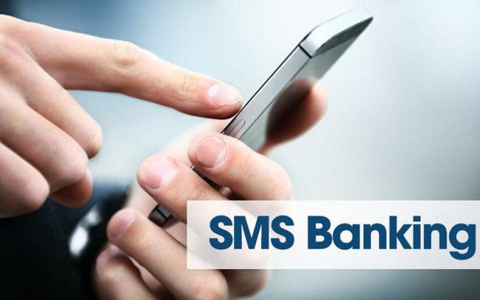 Từ ngày 1/4, Ngân hàng Eximbank thu thêm 55.000 đồng/tháng phí SMS Banking