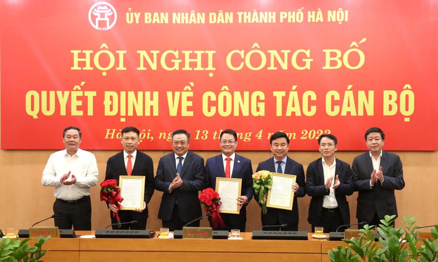 UBND TP Hà Nội công bố quyết định bổ nhiệm lãnh đạo các đơn vị
