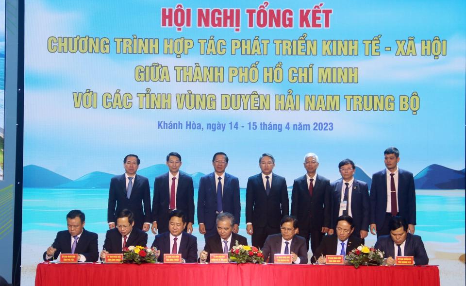 TP Hồ Chí Minh ký hợp tác với 6 tỉnh vùng Duyên hải Nam Trung Bộ