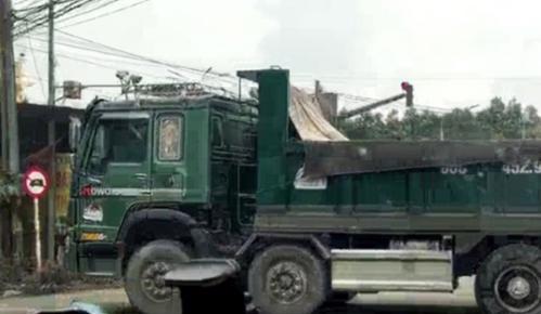TP Biên Hòa: Vì sao hàng loạt xe tải ngang nhiên lưu thông trên đường cấm?