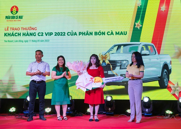 Phân Bón Cà Mau trao 3 xe bán tải cho chủ nhân tại Tây Nguyên