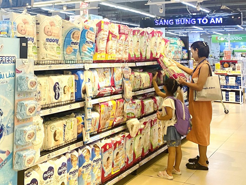 “Cơn mưa” quà tặng dành cho mẹ và bé tại siêu thị WinMart dịp Quốc tế thiếu nhi
