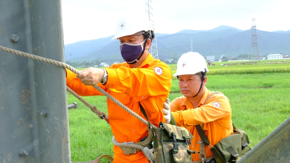 Bộ Công Thương và EVN cầu thị nhận lỗi vì cắt điện liên tục