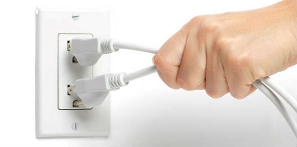 Các thiết bị trong nhà nên rút điện khi đi vắng nhiều ngày?