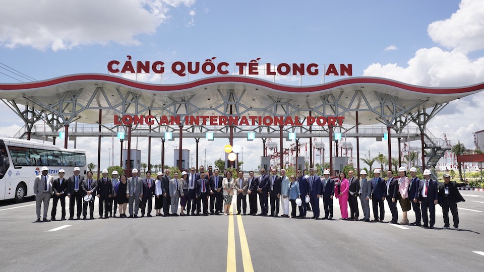 Cảng quốc tế Long An và cảng Oakland ký kết hiệp định hợp tác thúc đẩy quan hệ thương mại