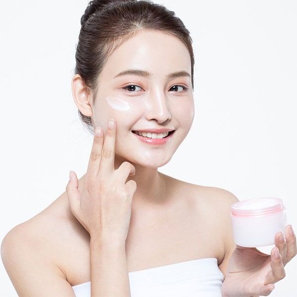 Sử dụng kem dưỡng da ngày và đêm thế nào cho hiệu quả?
