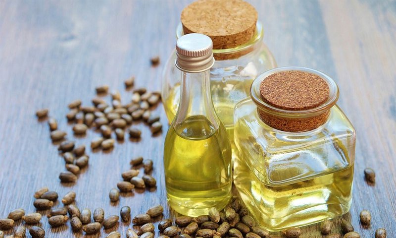 Dùng dầu thầu dầu làm đẹp an toàn mà tiết kiệm