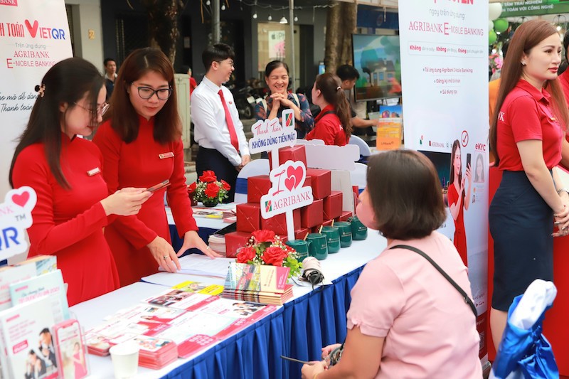 Hà Nội đột phá trong thanh toán không tiền mặt