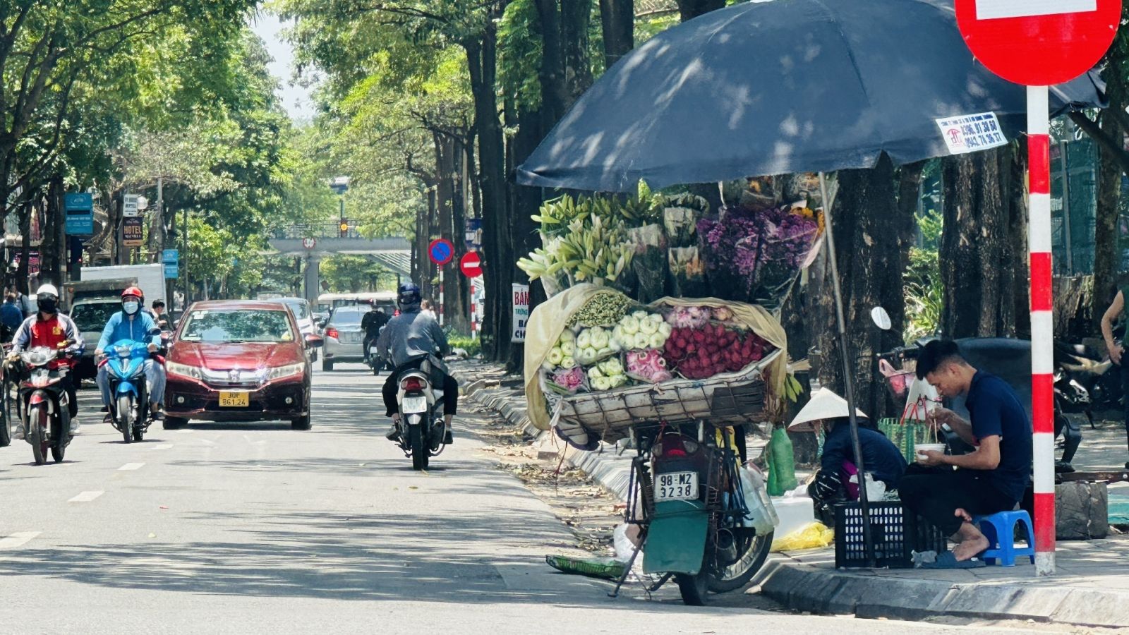 Dự báo thời tiết ngày 24/10/2023: Hà Nội đêm mưa, ngày nắng gián đoạn