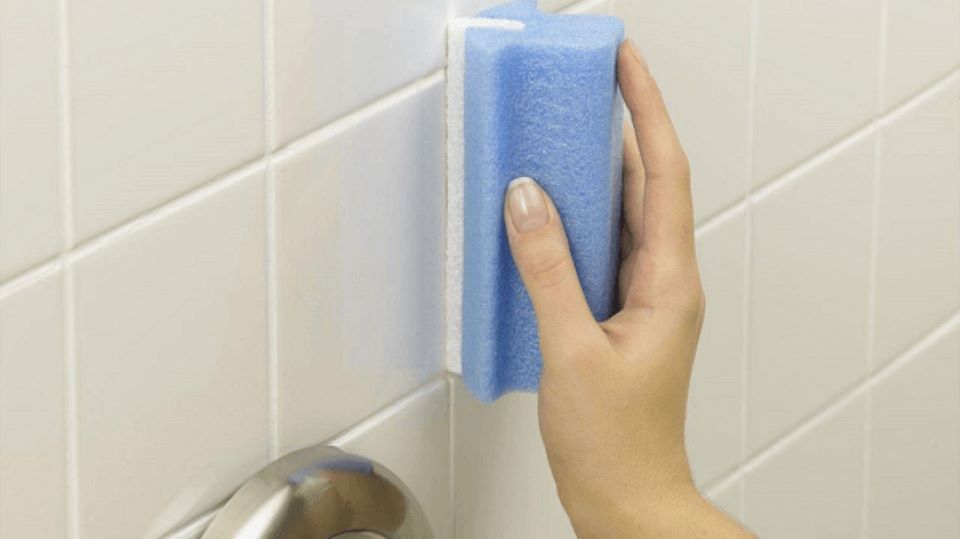 5 cách đơn giản giúp làm sạch rãnh gạch đen trong nhà tắm
