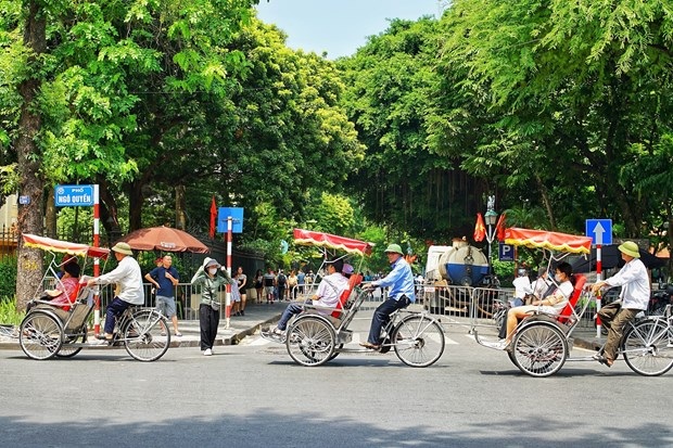 Dự báo thời tiết ngày 27/10/2023: Hà Nội đêm có mưa, ngày nắng