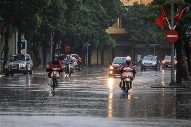 Dự báo thời tiết ngày 6/11/2023: Đón không khí lạnh, Hà Nội có mưa rào và dông