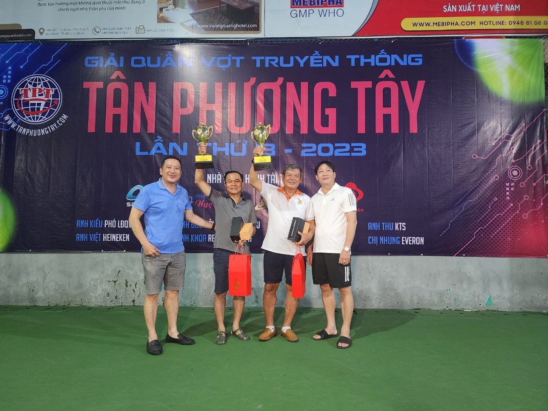 Sôi nổi giải quần vợt truyền thống cúp Tân Phương Tây lần thứ 13