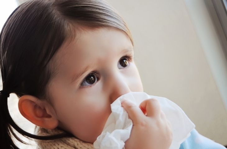 Mẹ nhỏ tinh dầu tỏi để chữa viêm mũi khiến trẻ nhập viện