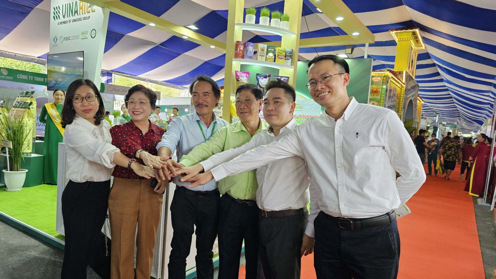 Bộ ba phân, thuốc, giống hợp tác xây dựng mô hình canh tác theo chuỗi giá trị lúa gạo