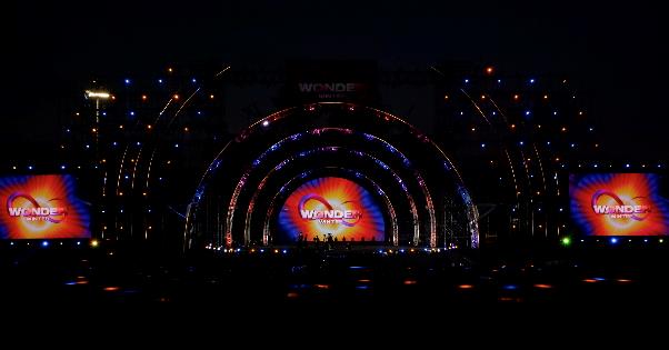 Choáng ngợp với sân khấu tuyệt mỹ 8Wonder Winter nơi Maroon 5 và dàn nghệ sĩ Việt bùng nổ ngày 16/12