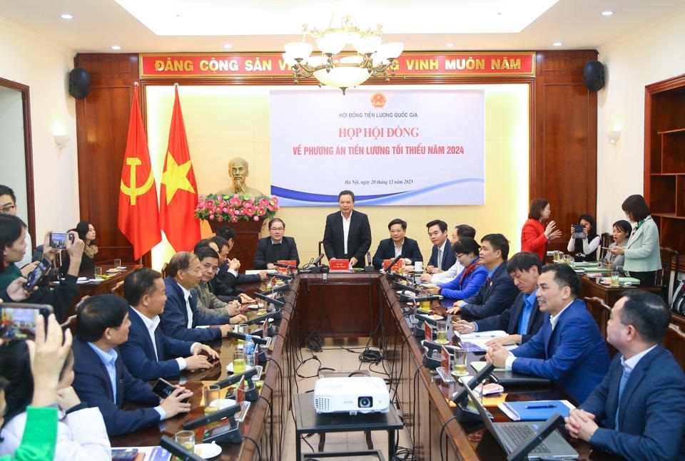 “Chốt” tăng lương tối thiểu vùng năm 2024 mức 6%