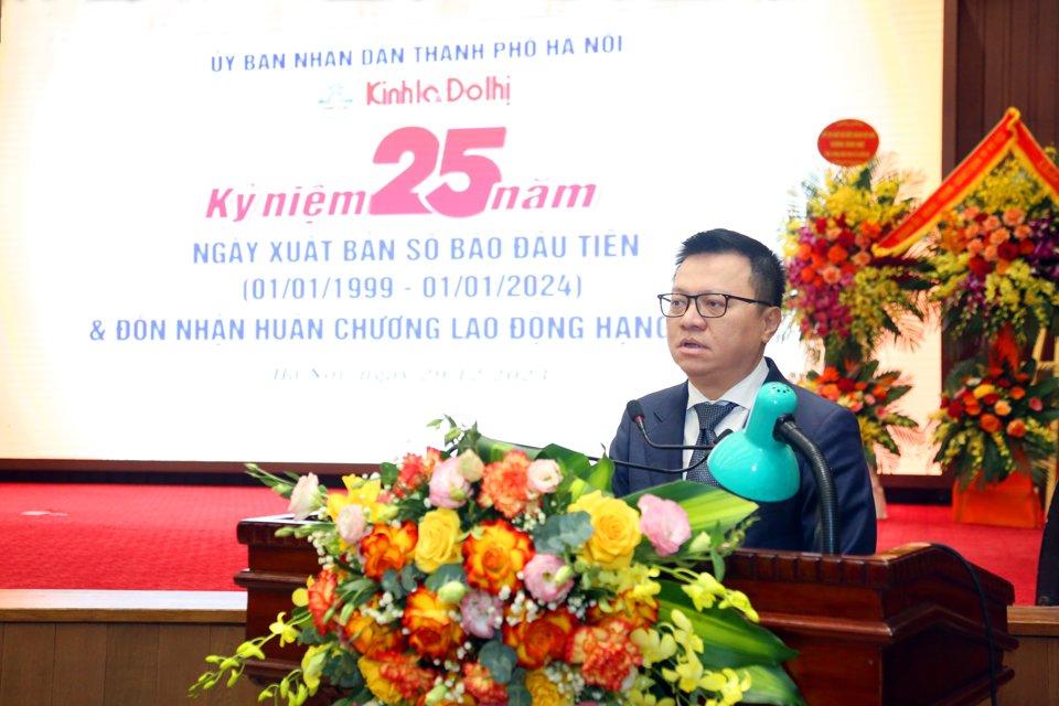 Kỷ niệm 25 năm Ngày xuất bản số báo đầu tiên của (01/01/1999-01/01/2024): Báo Kinh tế & Đô thị đón nhận Huân chương Lao động hạng Nhất