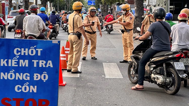 TP Hồ Chí Minh: Trong dịp trước, trong và sau Tết Nguyên đán sẽ kiểm tra nồng độ cồn cả trong ngõ hẻm