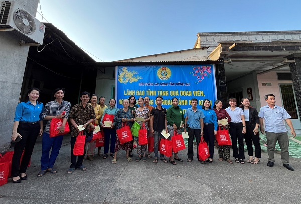 Nestlé Việt Nam tặng gần 6.000 phần quà cho các gia đình có hoàn cảnh khó khăn