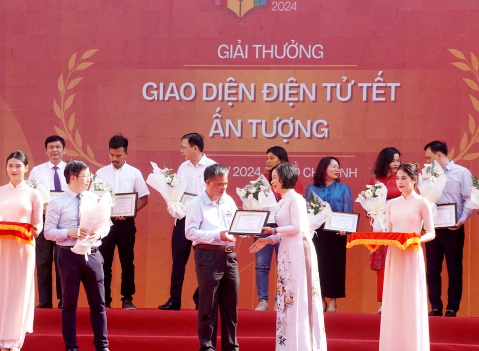 Bế mạc Hội Báo toàn quốc 2024: Báo Kinh tế và Đô thị vinh dự nhận giải C "Giao diện điện tử Tết ấn tượng"