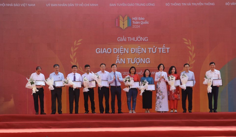 Bế mạc Hội Báo toàn quốc 2024: Báo Kinh tế và Đô thị vinh dự nhận giải C "Giao diện điện tử Tết ấn tượng"