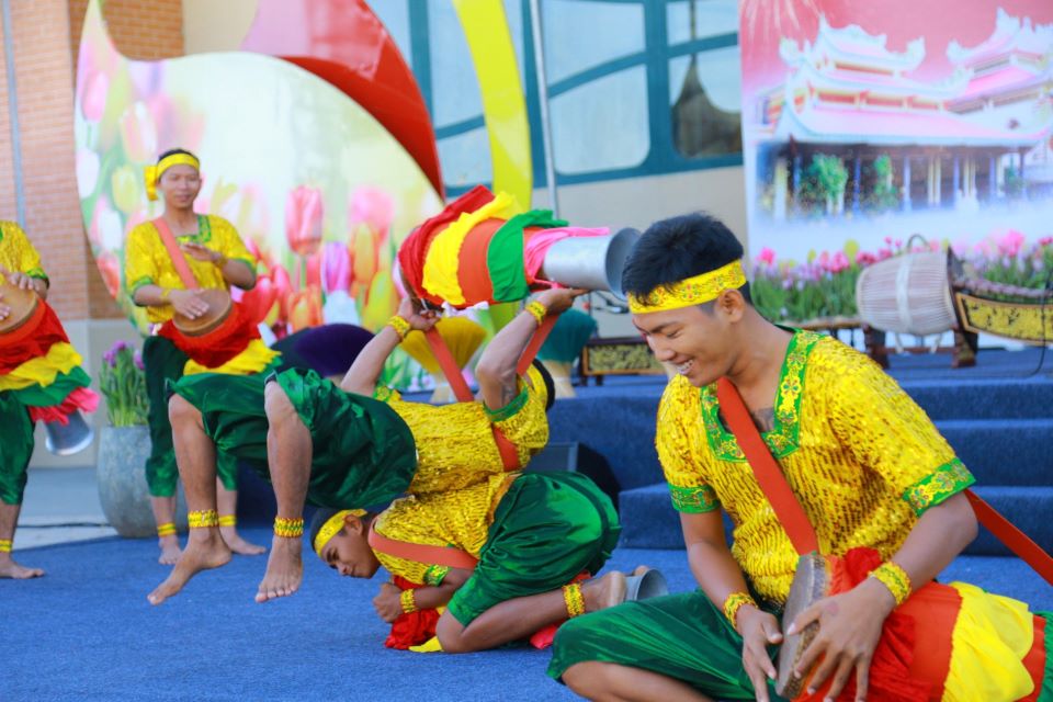 Tới Tây Ninh cuối tuần này để dâng đăng, ngắm pháo hoa, xem trình diễn nghệ thuật với công nghệ 3D mapping