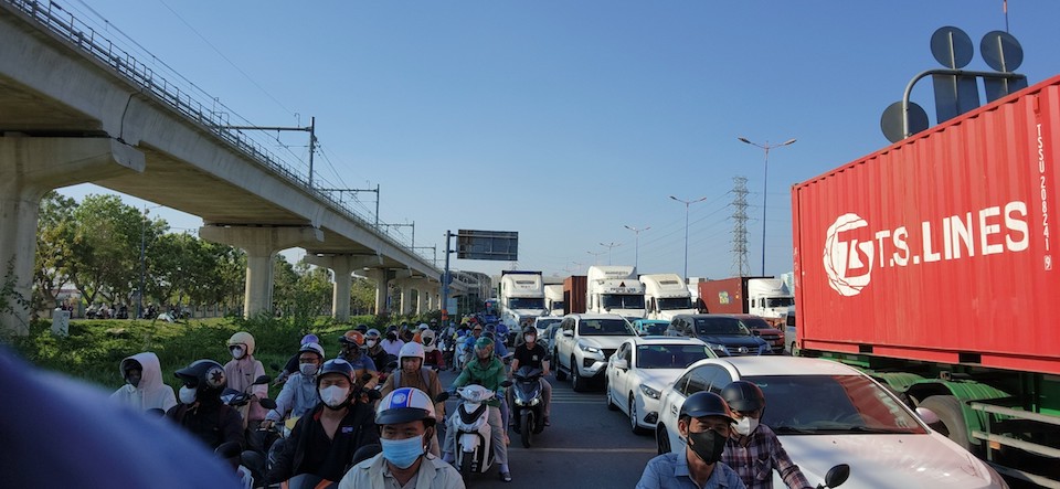 Giao thông cửa ngõ Thành phố Hồ Chí Minh ùn tắc ngày đầu nghỉ lễ