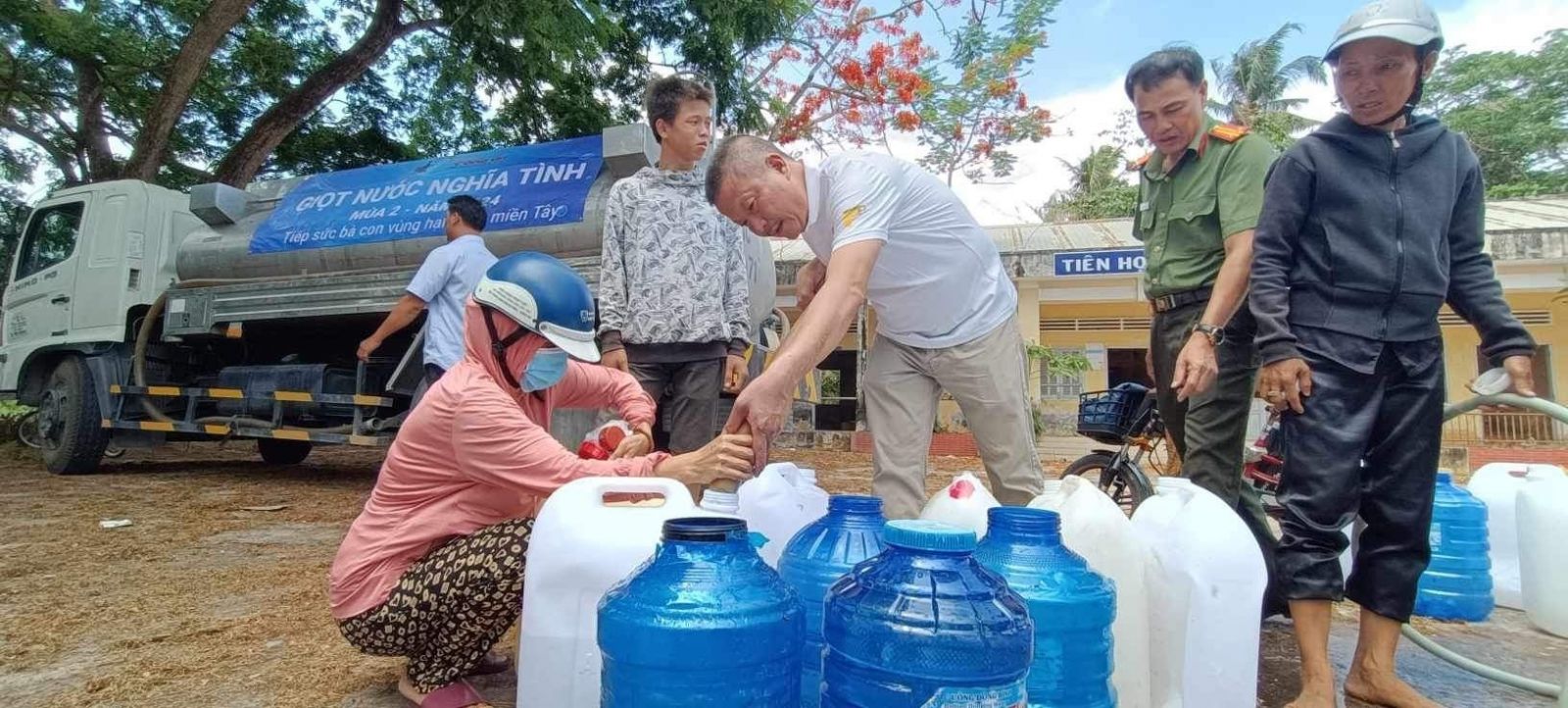 Những “Giọt nước nghĩa tình” thấm mát vùng hạn mặn