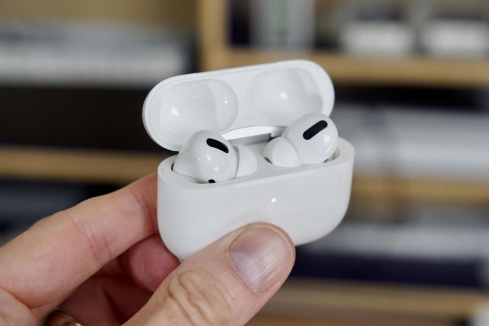 Lỗi tai nghe AirPods hết pin không đều và cách khắc phục