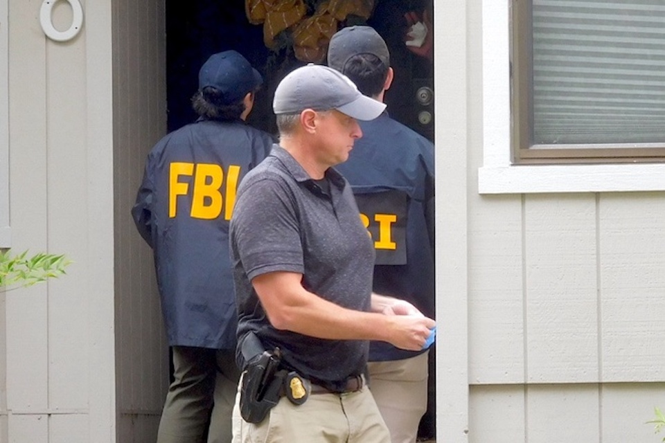 FBI khám nhà "vua rác" David Dương và thị trưởng Oakland