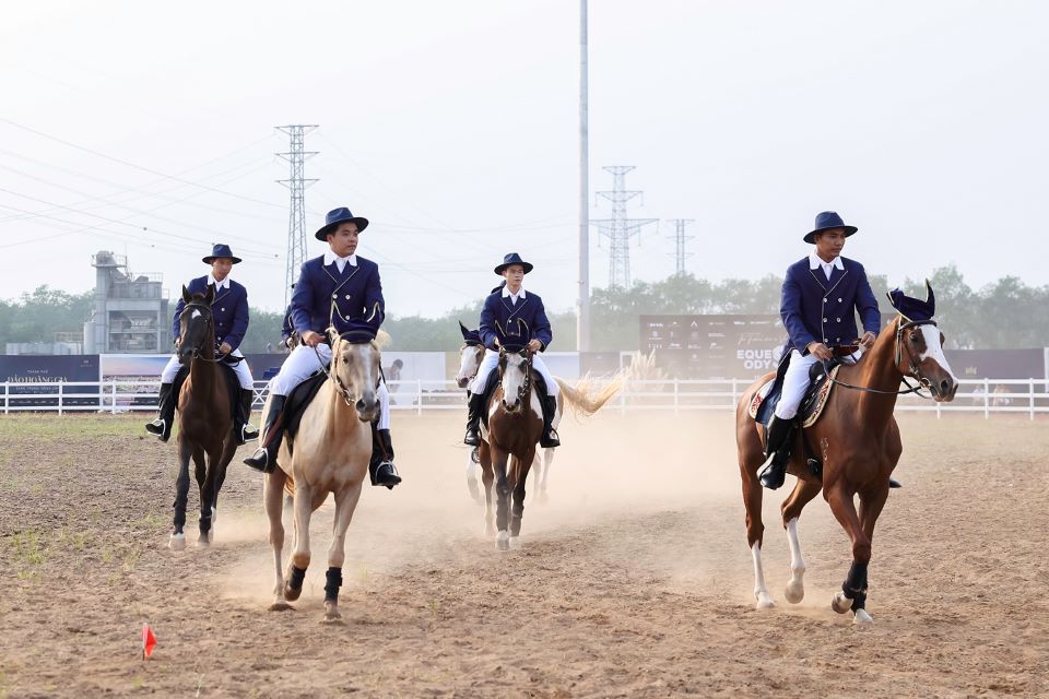 Du khách hào hứng khám phá bộ môn mã thuật tại Vinpearl Horse Academy Vũ Yên