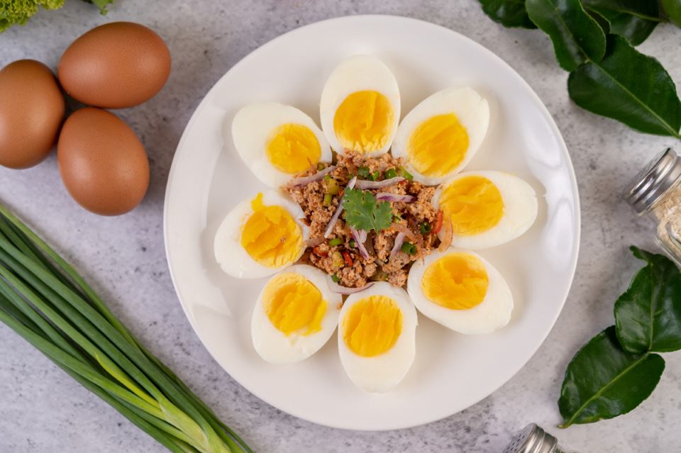 Những tác dụng phụ có thể xảy ra khi bạn ăn quá nhiều trứng