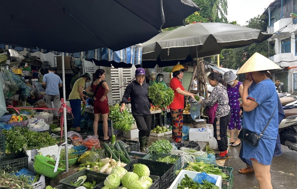 Hà Nội: Thực phẩm, hàng hóa thiết yếu dồi dào sau bão