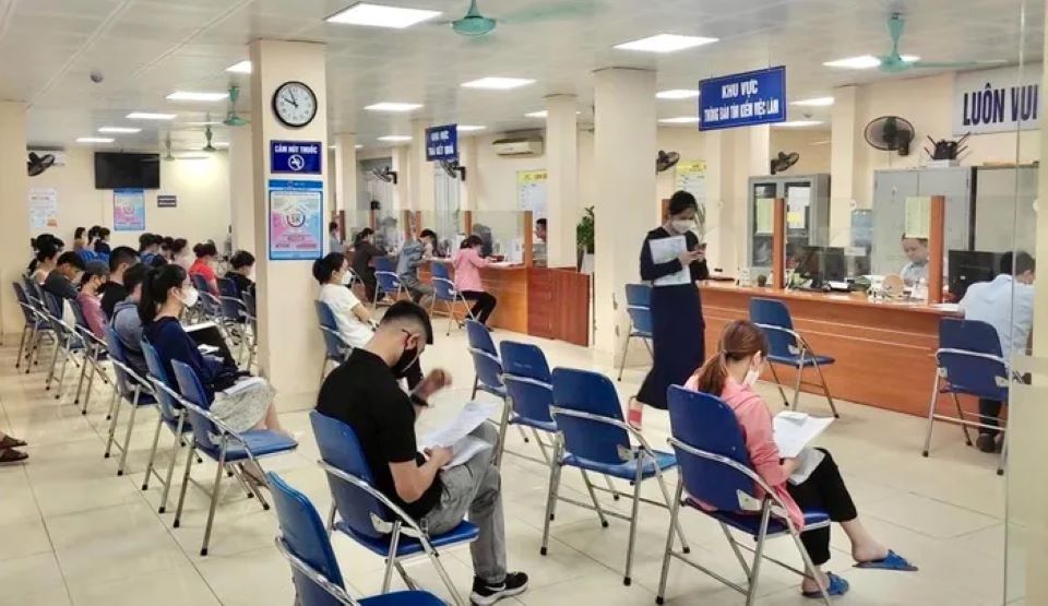 Đề xuất người đủ điều kiện hưởng lương hưu không được nhận trợ cấp thất nghiệp