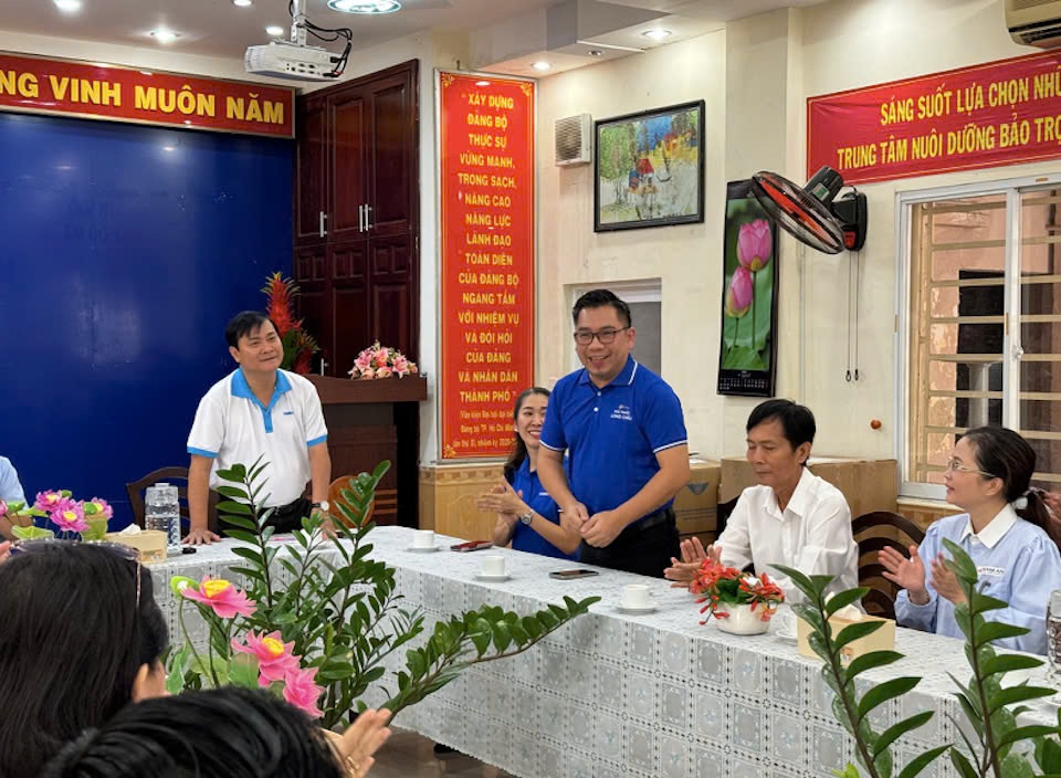 FPT Long Châu đến thăm và tặng quà cho các bé Mái ấm Hoa Hồng