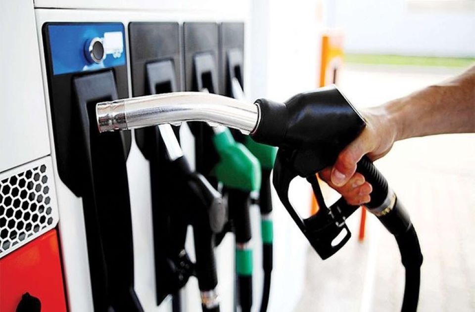 Giá xăng tăng mạnh, RON95 vọt lên 21.000 đồng/lít