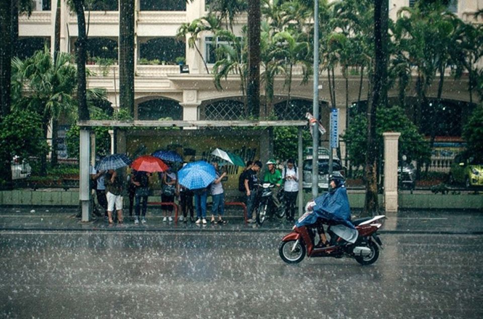 Thời tiết ngày 14/10/2024: Nam Bộ mưa lớn, có thể xảy ra lốc, sét và gió giật mạnh