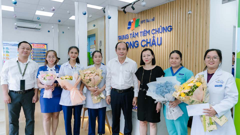 Bác sĩ của Trung tâm tiêm chủng FPT Long Châu cấp cứu thành công bé gái bị hóc dị vật